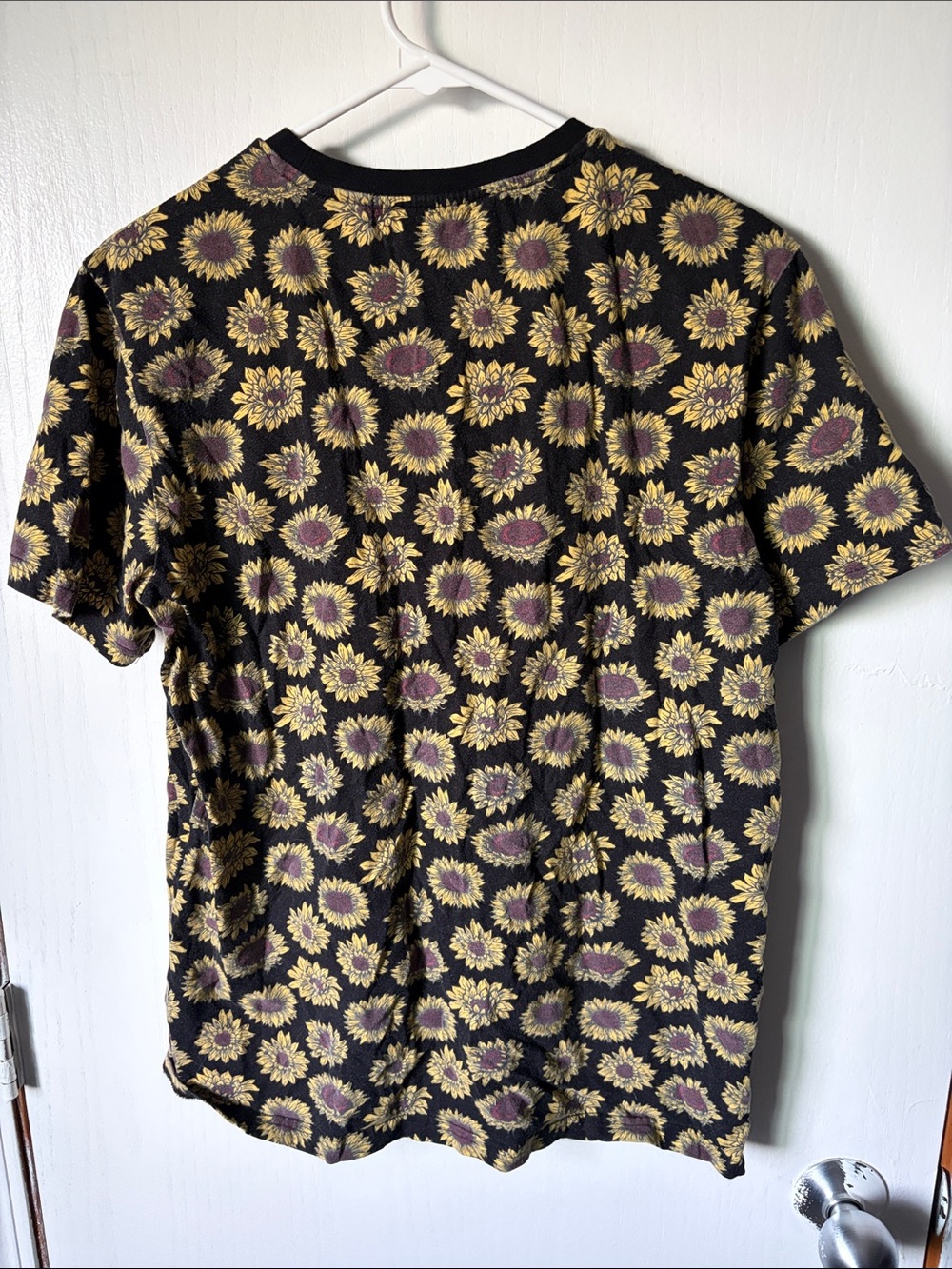Forever 21 Black Short-Sleeve Sunflower Pattern Tee with Yellow Accents - Picture 4 of 5